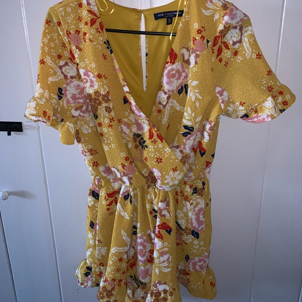 Floral romper with flower prints